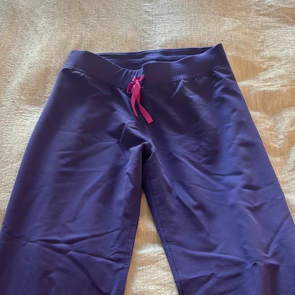 Gently used Figs size small women’s Livingston scrub pants